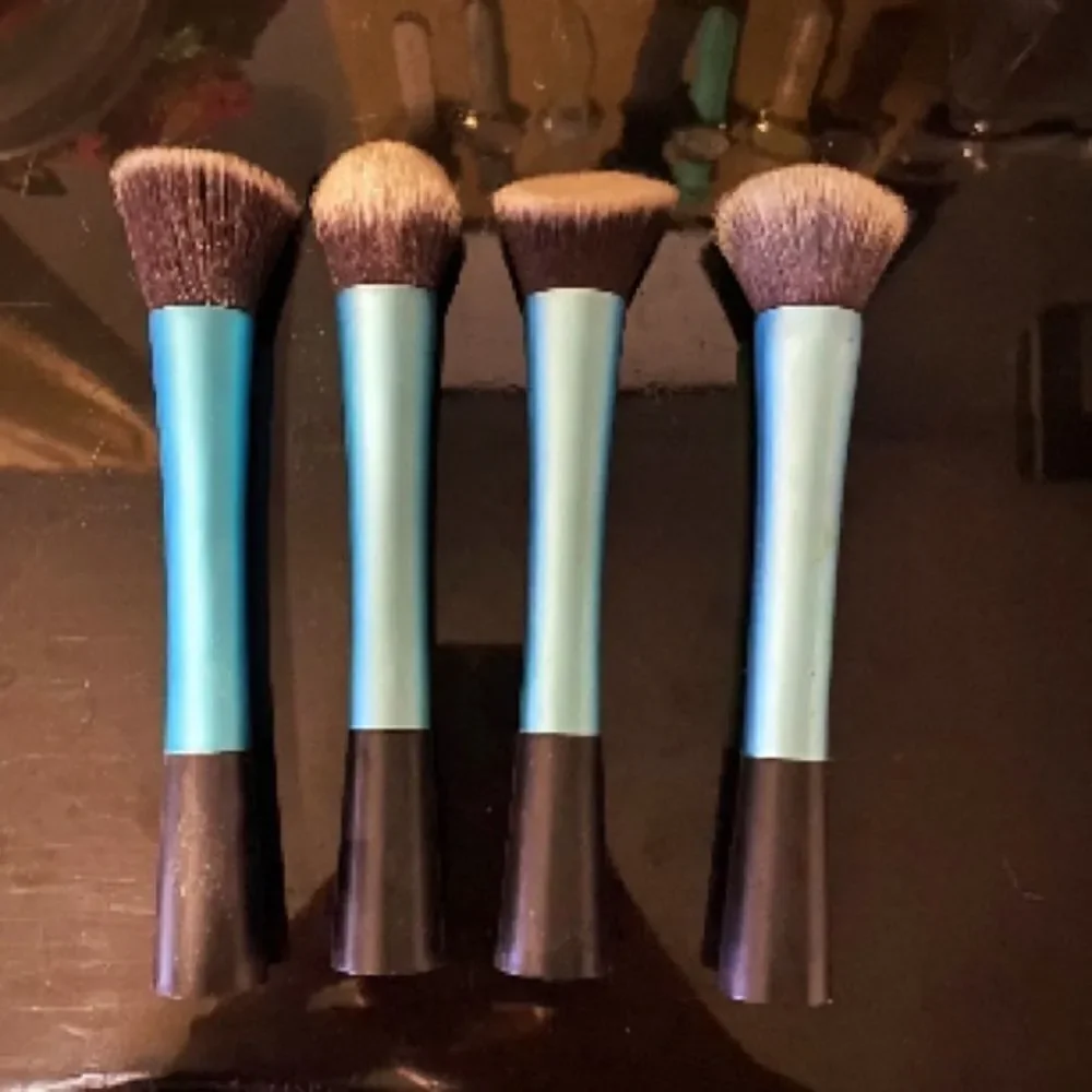 💚 4 Unused Makeup Brushes 2/$10 💚